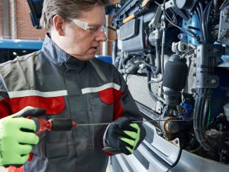 "Одежда - это не просто покров, это доспехи": Как выбрать спецодежду, которая вас не подведет