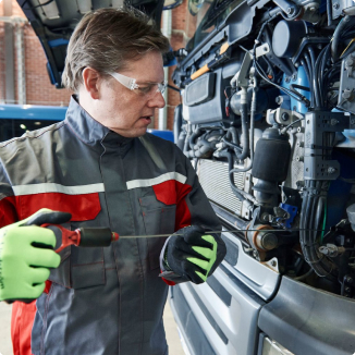 "Одежда - это не просто покров, это доспехи": Как выбрать спецодежду, которая вас не подведет